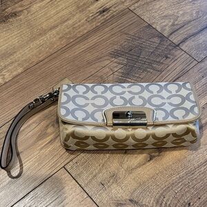 Coach Wristlet Original Logo
